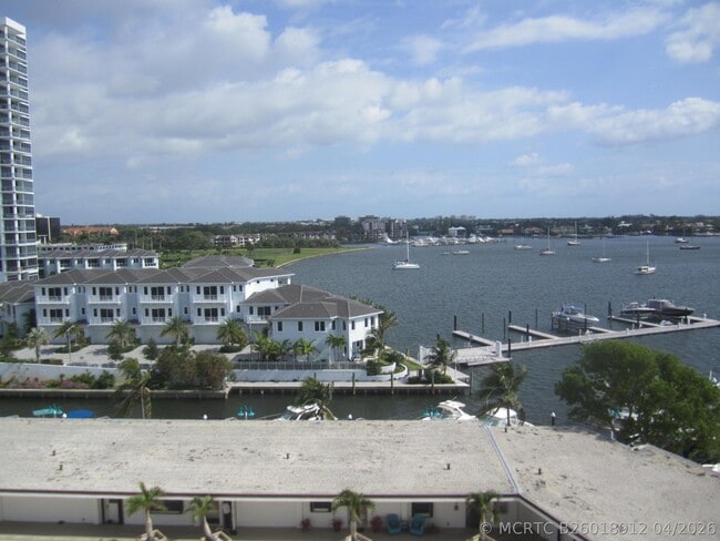 Building Photo - 1208 Marine Way W