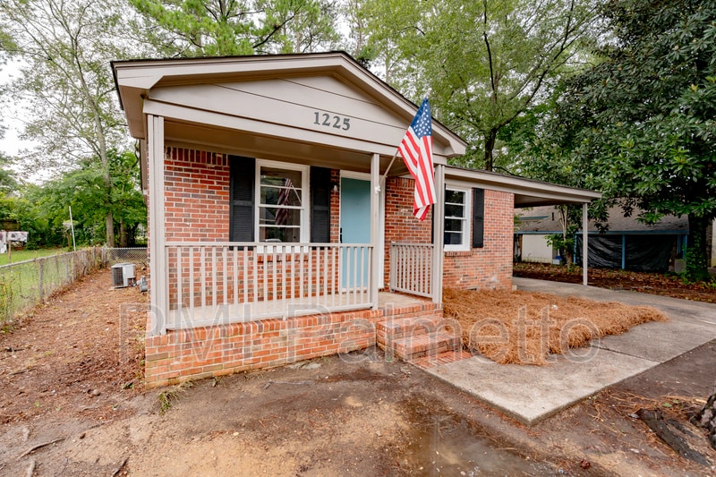 Primary Photo - 1225 Hemlock St