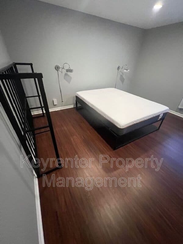 Foto del edificio - 4318 Belleview Ave