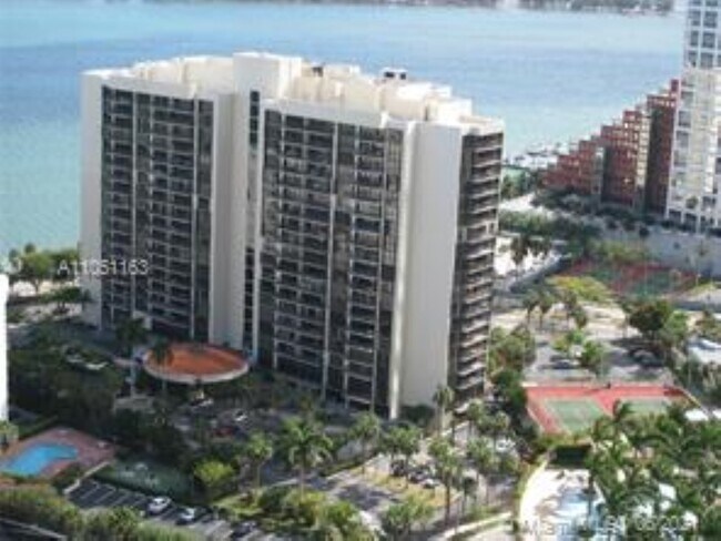 Building Photo - 1450 Brickell Bay Dr