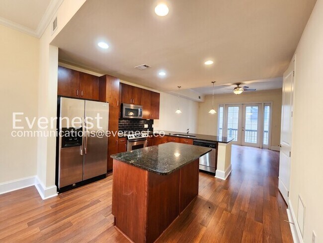 Building Photo - 711 Cosmopolitan Dr NE