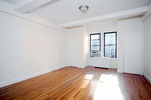 Building Photo - 40 W 72nd St
