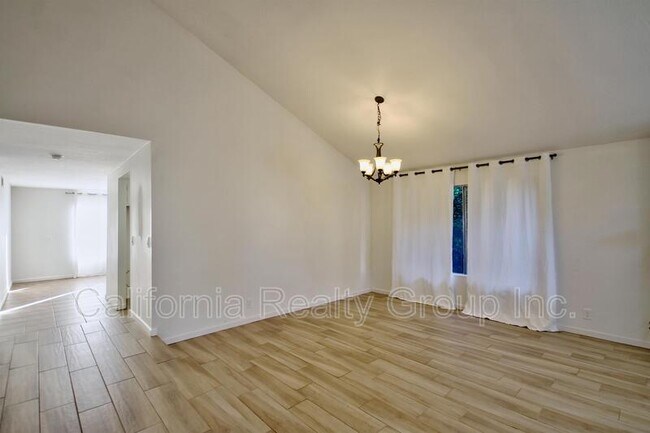 Building Photo - 42738 Santa Suzanne Pl