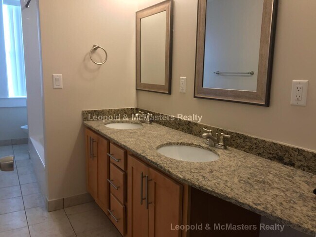 Building Photo - 20 Short St