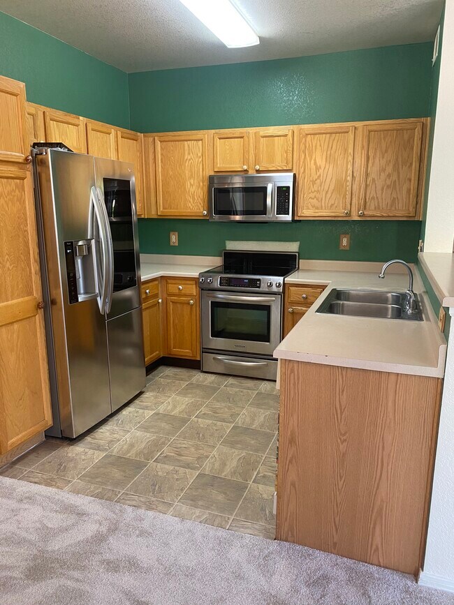 Kitchen - 3002 W Elizabeth St