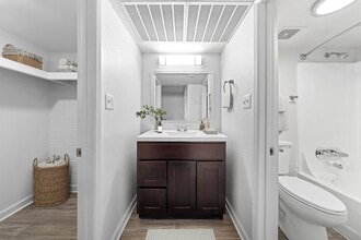 Building Photo - Crosstown Phoenix