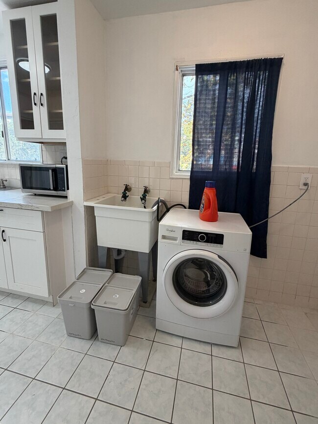 Foto del edificio - 1534 University Ave