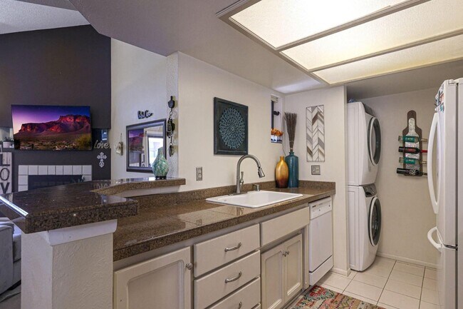 Building Photo - 7950 E Starlight Way