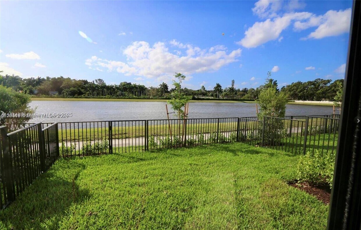Foto principal - 5938 Mustang Manor