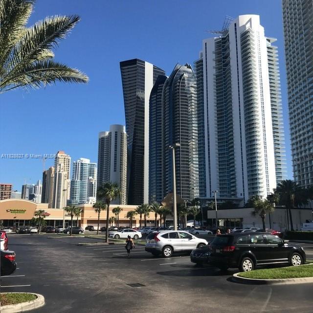 Foto del edificio - 17021 N Bay Rd