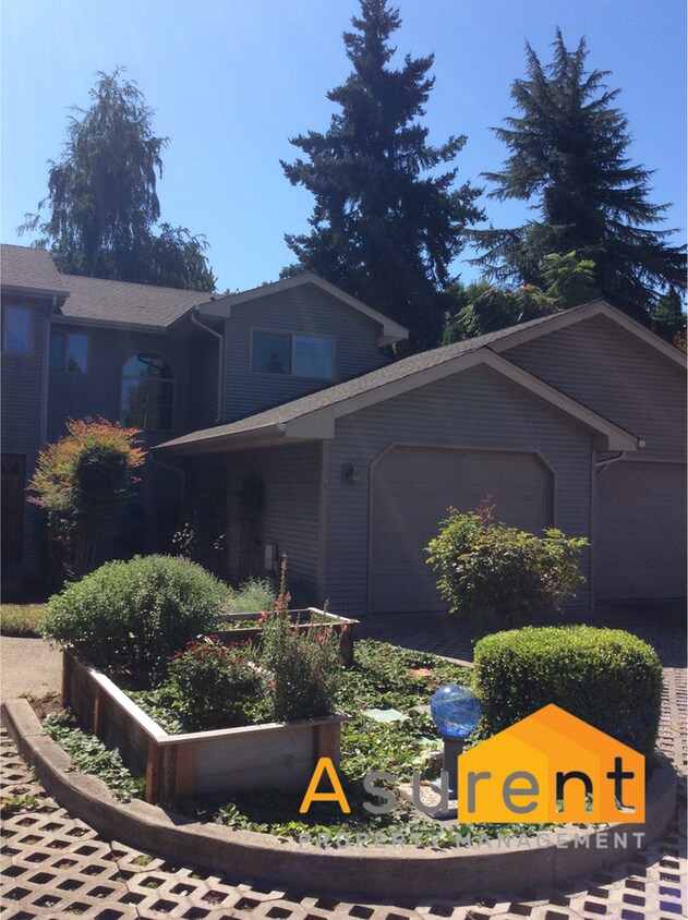 Foto principal - 2-Bedroom Townhouse Close to Hospitals, Gr...
