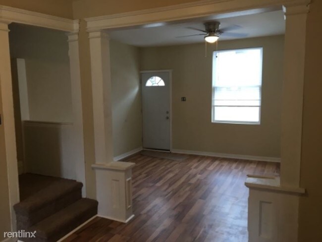 Building Photo - 3 br, 1 bath House - 1320 West Victoria st
