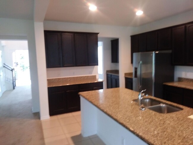 Foto del edificio - LARGE SPACIOUS 5 BEDROOM HOME FOR RENT IN ...