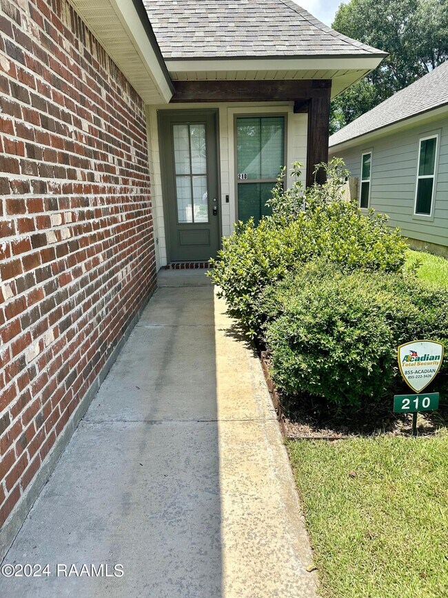 Foto del edificio - 210 Twin Meadow Ln