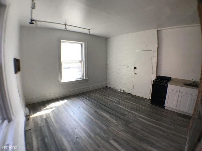 Building Photo - 314 Stratford Ave