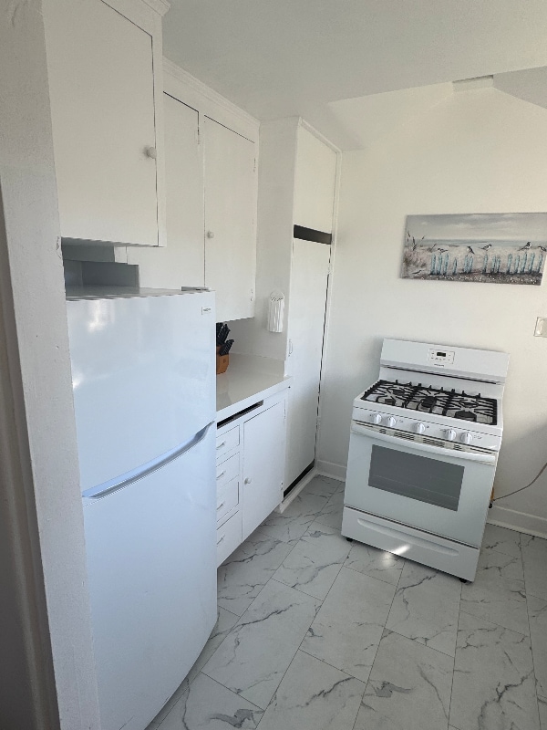 Building Photo - 814 Encino Ln