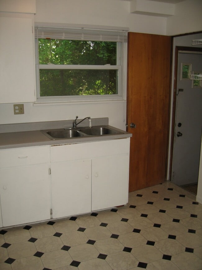Building Photo - 115 Grandview Dr