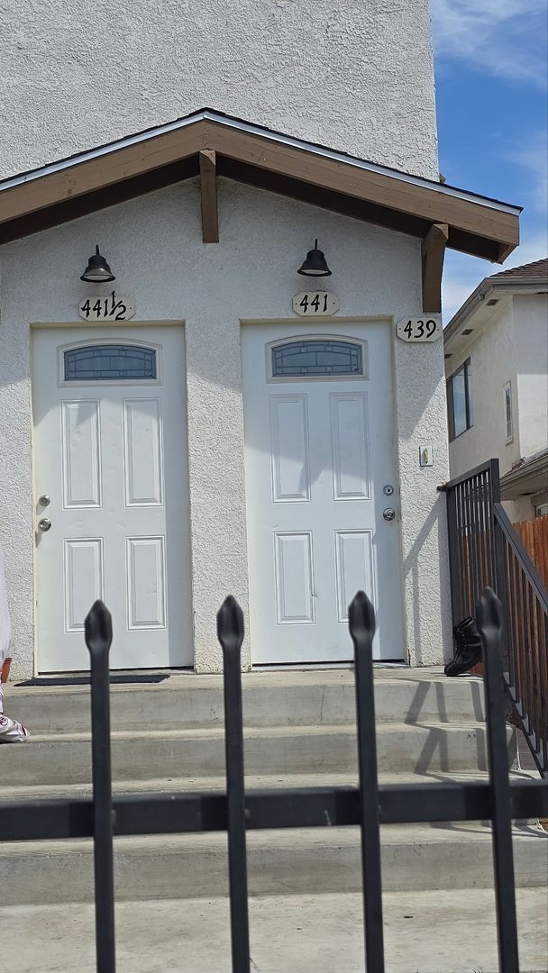 Building Photo - All Bed& Bath at 1st 2CAR Assigned Parking Space at back with access alley,tile &laminate floorin...