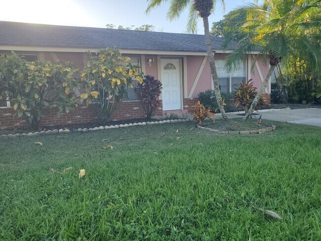 Vista frontal - 9192 SE Parkway Dr