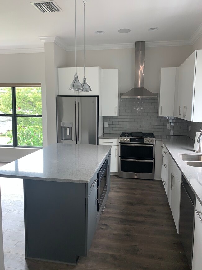 Kitchen 2 - 946 Highland Ave