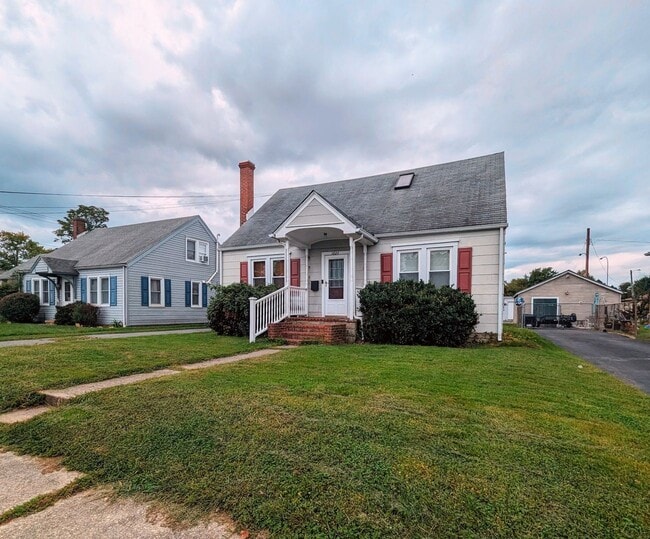 Building Photo - 3-Bedroom Gem with Master Suite and Detach...