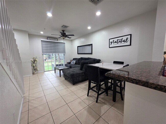 Foto del edificio - 2612 SW 81st Terrace