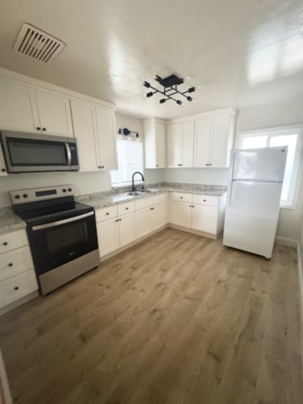 Primary Photo - 708 Burke Ave