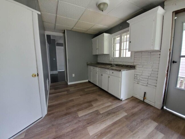 Building Photo - 537 Flint Street