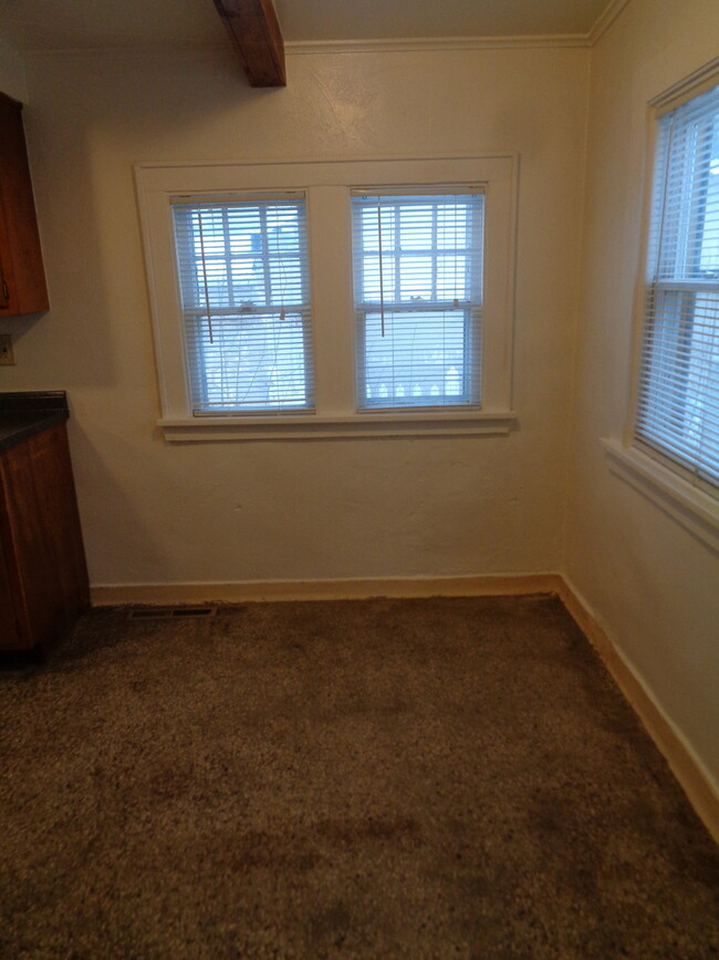 Building Photo - 2 Bedroom House