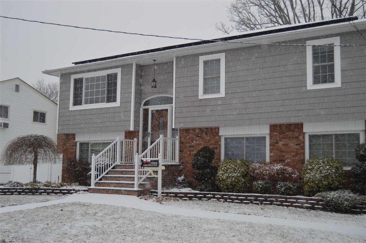 Primary Photo - 1285 America Ave