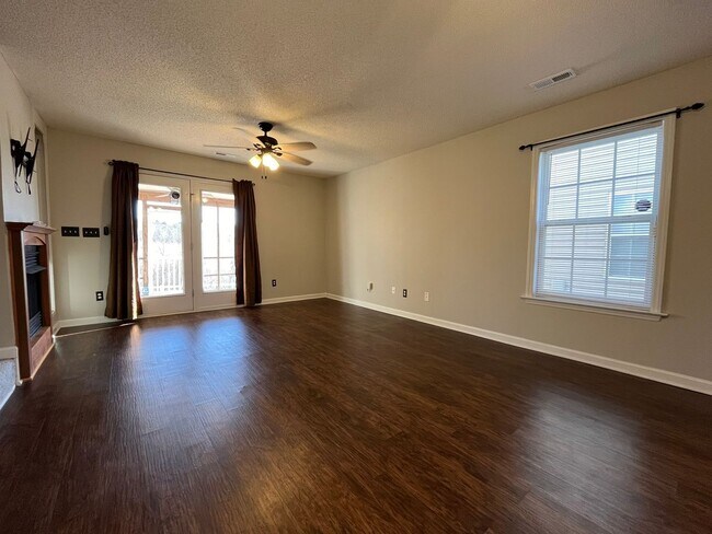 Foto del edificio - Charming 2BD, 2.5BA Townhome in an Excellent Community with Amenities