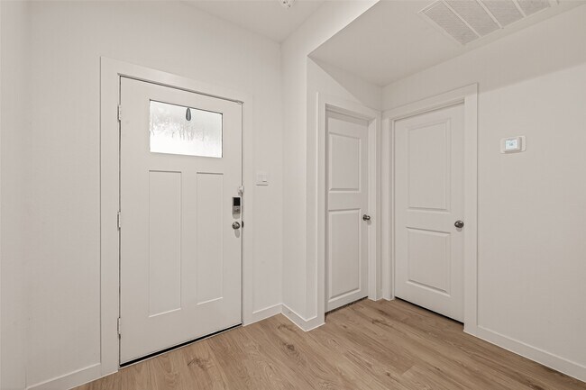 Building Photo - 30518 White Cliff Ct