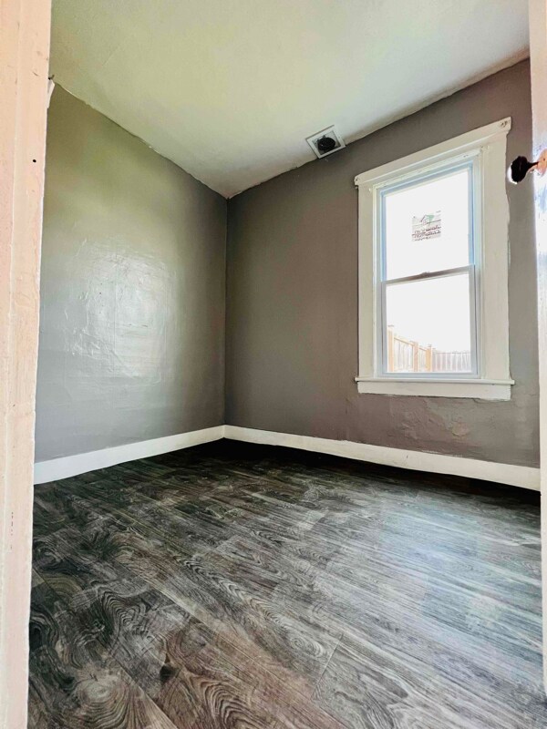Building Photo - 145 Weiss St