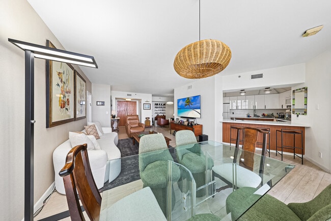 Building Photo - 20281 E Country Club Dr