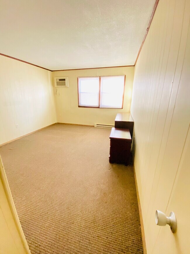 Hallway bedroom - 304 26th St