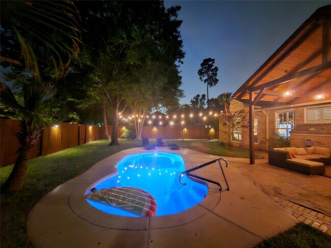 Foto del edificio - 14422 Light Falls Ct