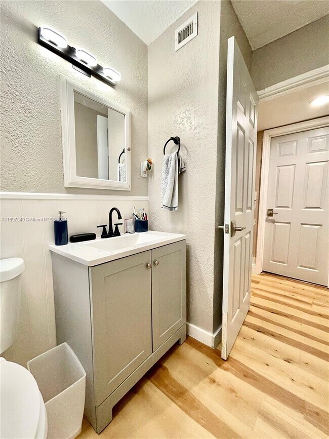 Foto del edificio - 1710 Southwest 98th Terrace, Miramar, FL 3...