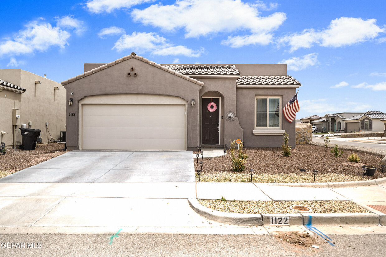 Primary Photo - 1122 Gaitan St