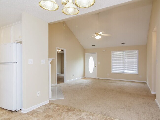 Foto del edificio - 1136 Larkspur Dr