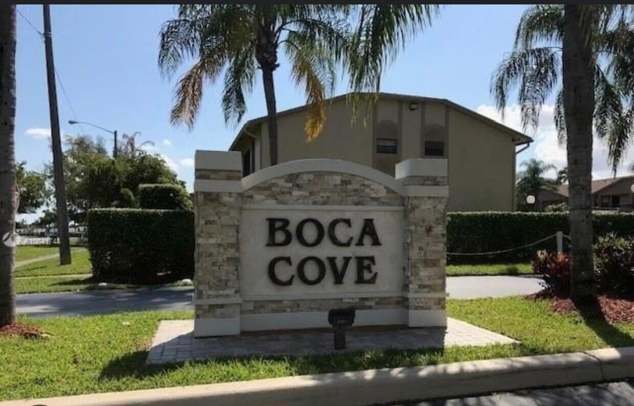 Foto principal - 9521 Boca Cove Cir