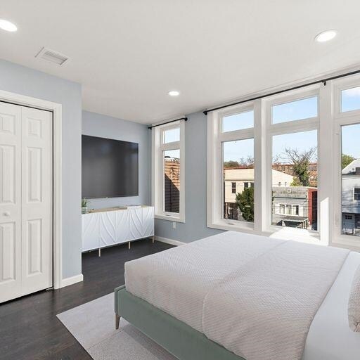 Foto del edificio - 225 Freeman Ave