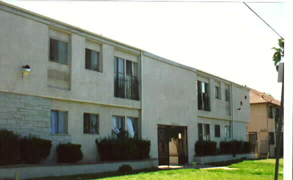 Building Photo - 6232-6236 Hazeltine Ave
