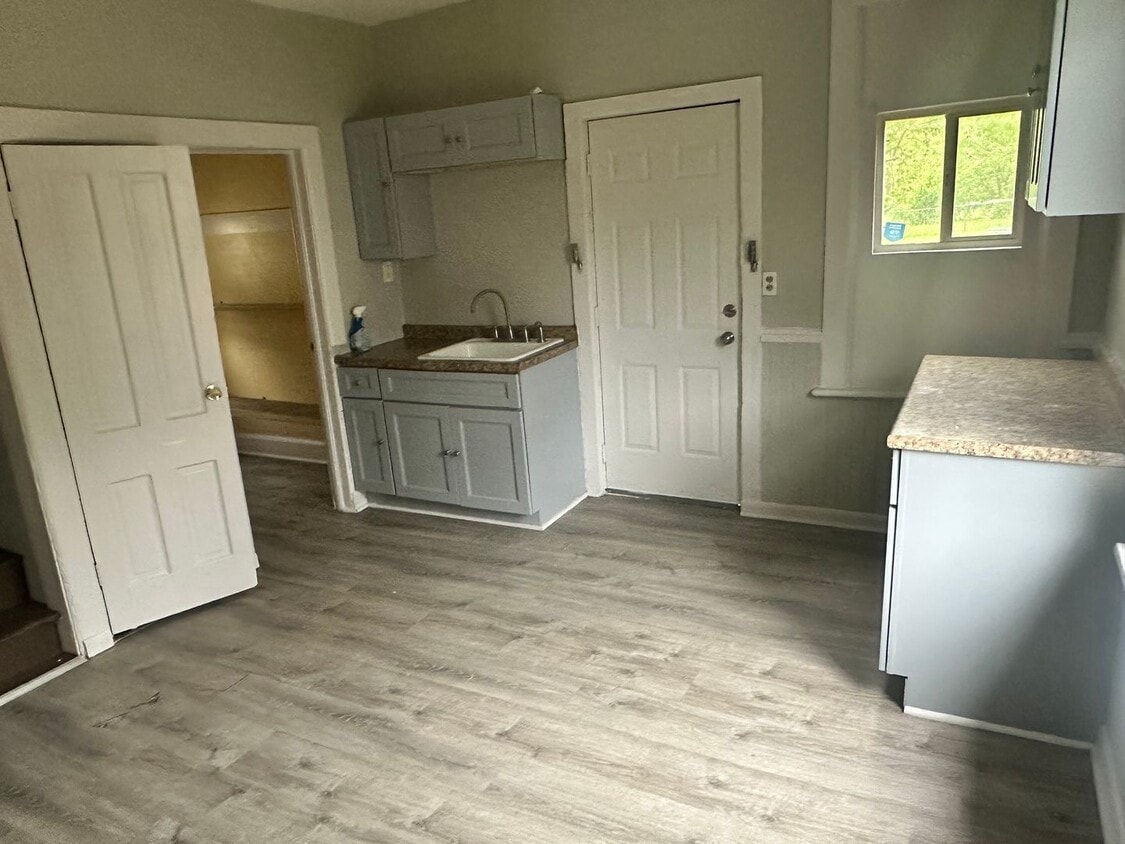 Primary Photo - 3 bedroom single family home