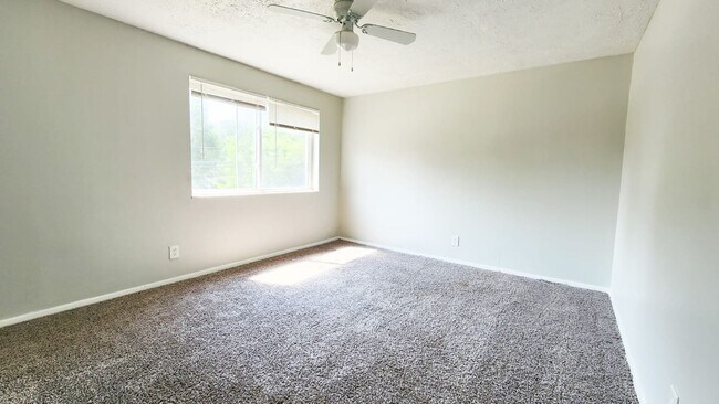 Building Photo - 5974 Glenway Dr
