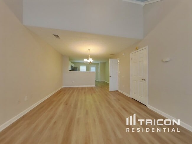 Building Photo - 107 Dumaine St