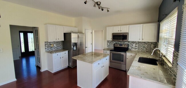 Foto del edificio - 4 Bedroom House Jamestown