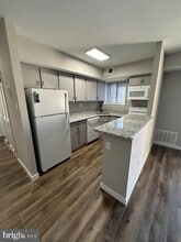 Building Photo - 1319 Valley Dr