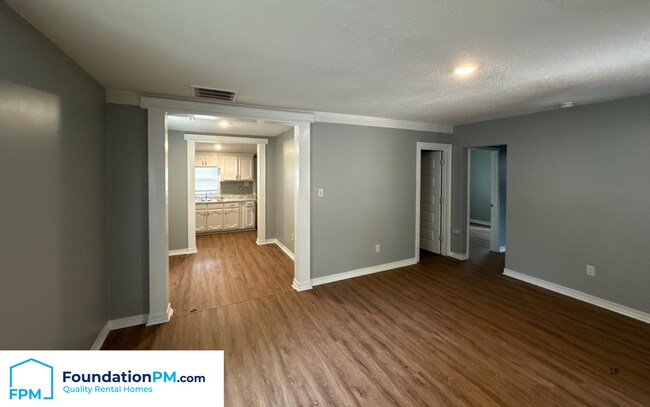 Building Photo - 2410 W Hollyford Rd