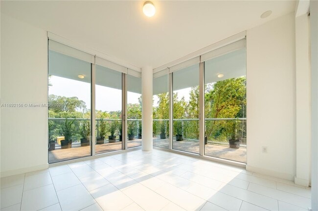 Foto del edificio - 720 NE 62nd St