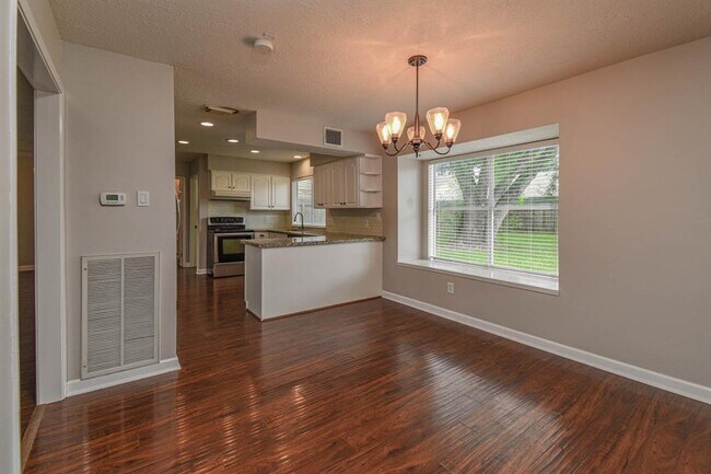 Foto del edificio - 15419 Swan Creek Dr